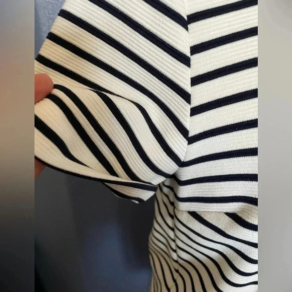 The Limited Striped Crop Top​​​​ - Picture 5 of 6